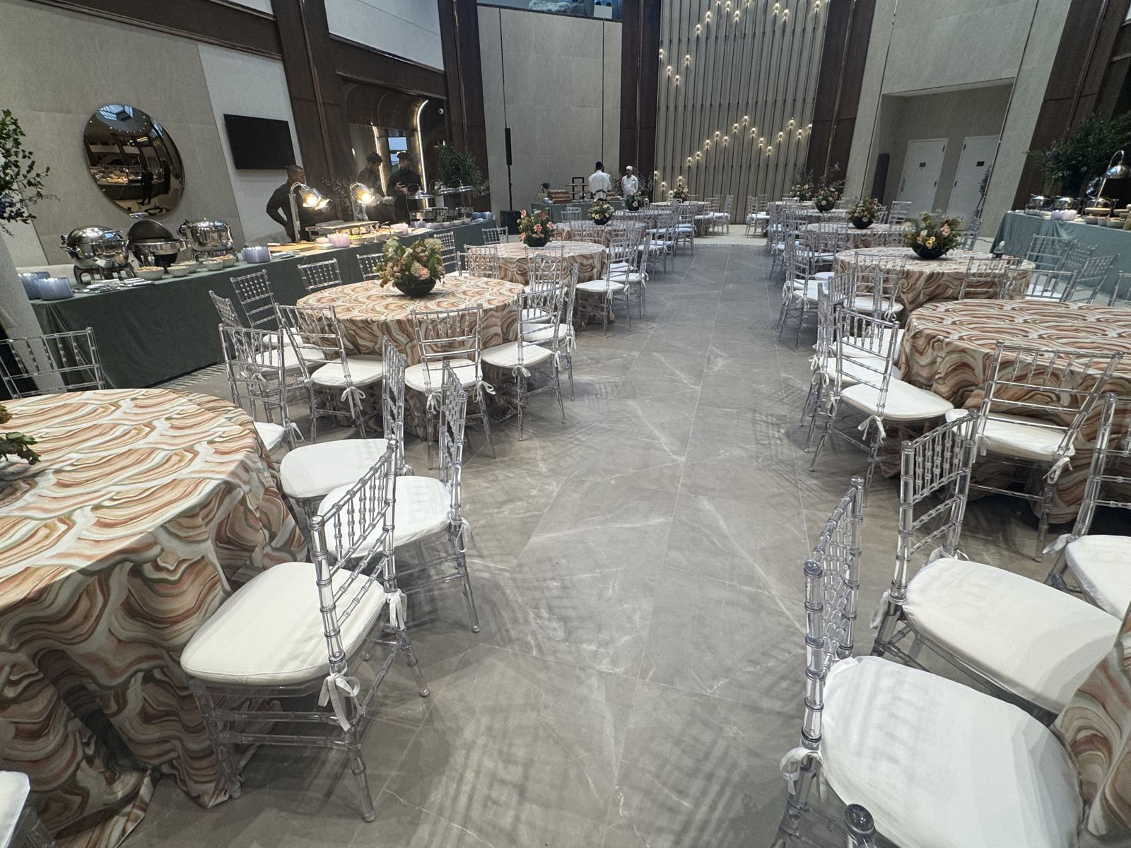 The atrium set with round tables
