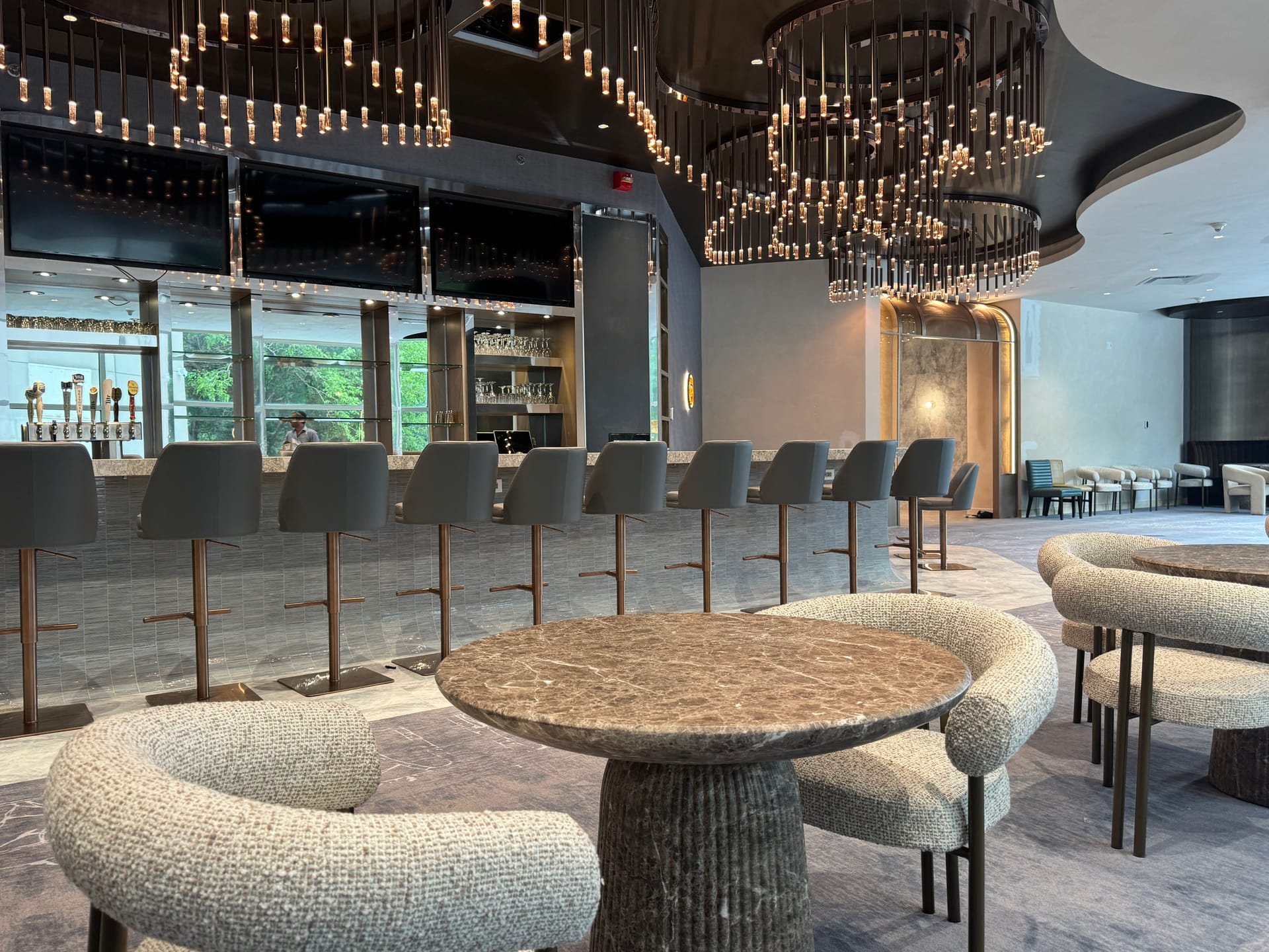 Low Tide Bar & Grille