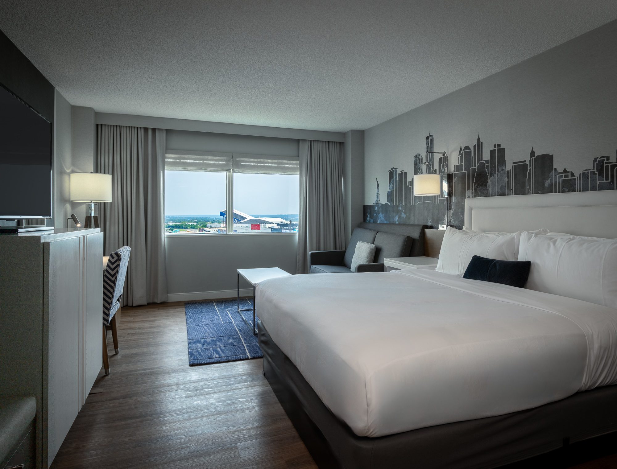 A Blue View king room with MetLife Stadium through the window